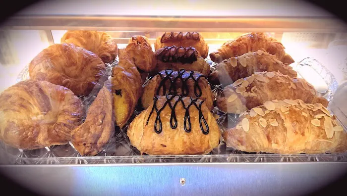 French Kiss Pastries Picture 9