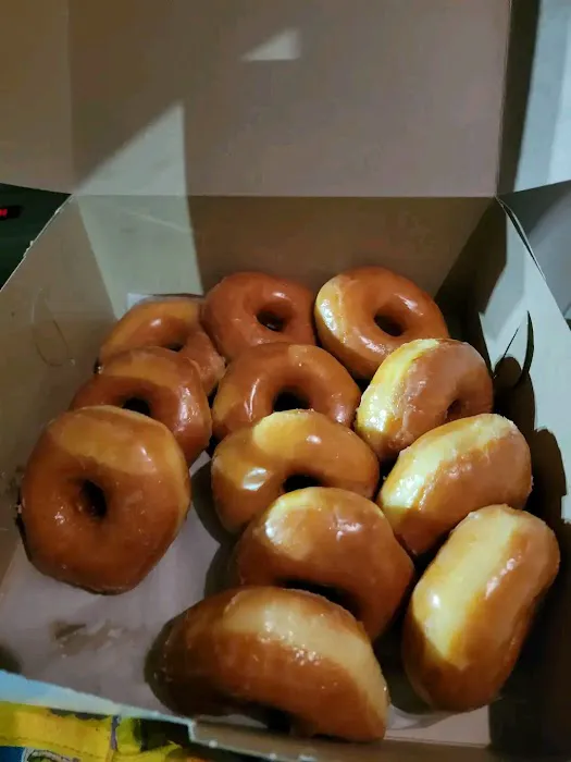 Bluebird Bakery & Donut Co Picture 2