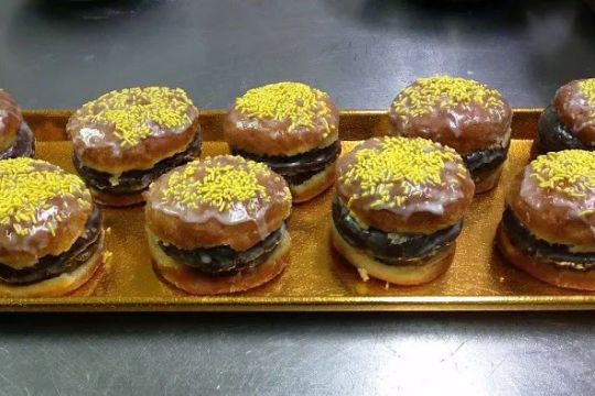 Horseshoe Donuts