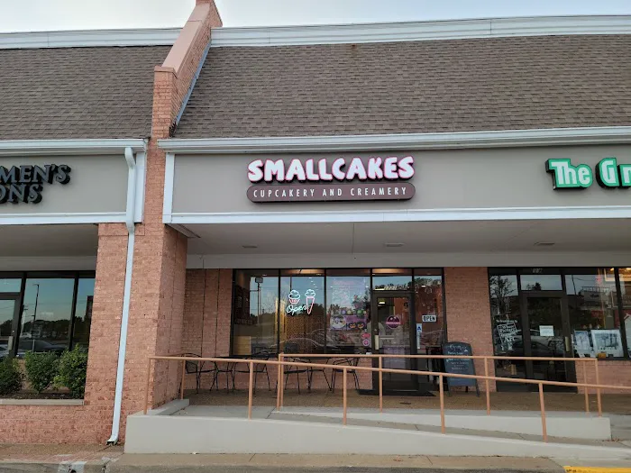 Smallcakes Chesterfield: A Cupcakery and Creamery St. Louis Picture 3
