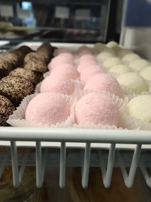Sarah's Cake Shop Picture 3