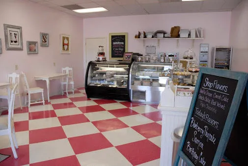 Sarah's Cake Shop Picture 2