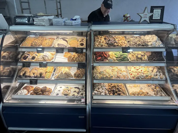 DeLucia's Bake Shop Picture 4
