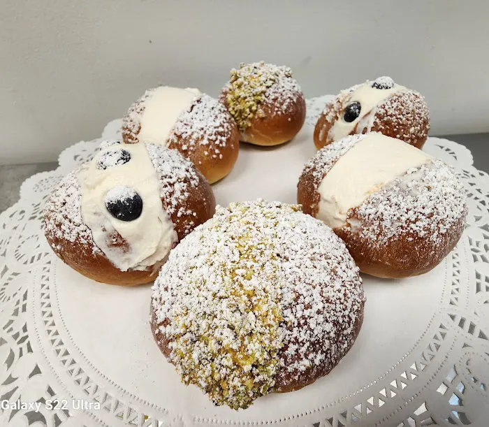 Rocca's Bakery & Confections, LLC Picture 6