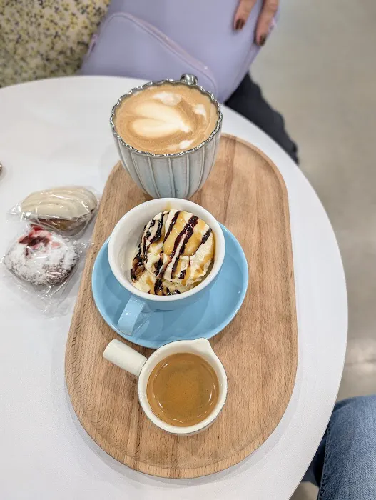 Littl Madeleine | Organic Coffee & Bakery Picture 1
