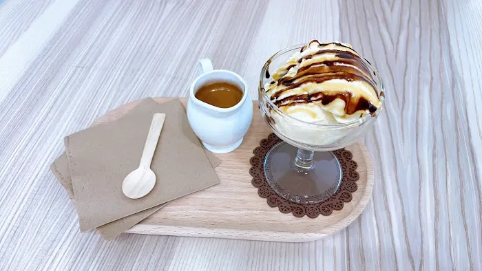 Littl Madeleine | Organic Coffee & Bakery Picture 8