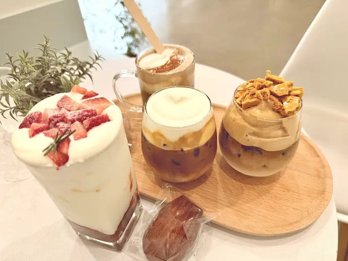 Littl Madeleine | Organic Coffee & Bakery Picture 10