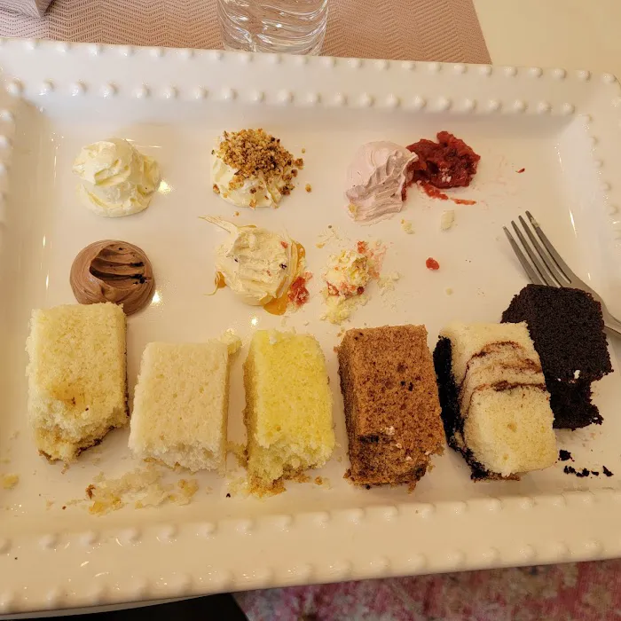 Delish Cakery Picture 8