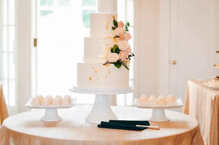 Delish Cakery Picture 10