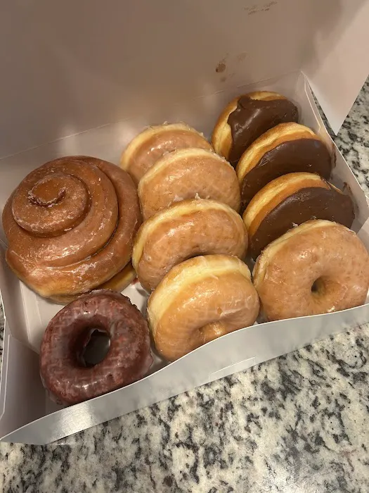 MoMo Donuts Picture 9