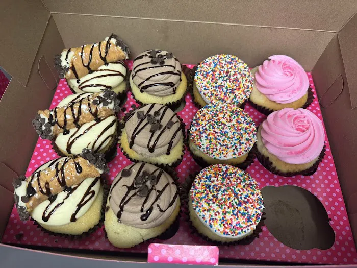 Smallcakes Cupcakery and Creamery - Rock Hill Picture 10