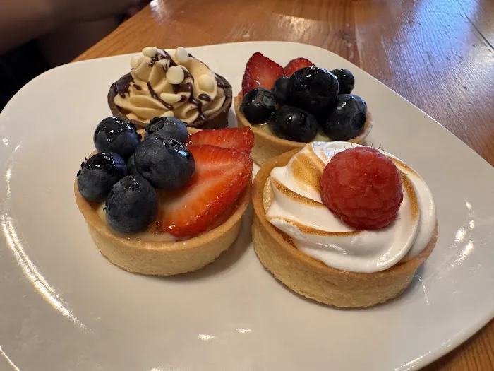 Amélie’s French Bakery & Café | Carmel Commons Picture 1