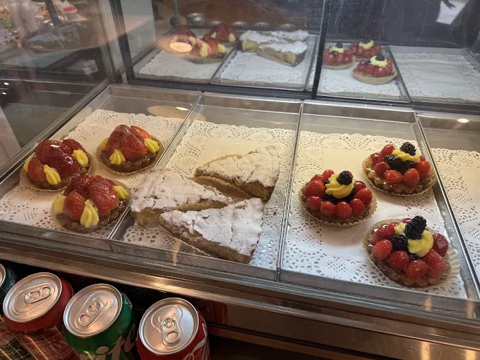 Breakfast In Paris Picture 10