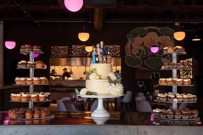 Black Magnolia Southern Patisserie Picture 2