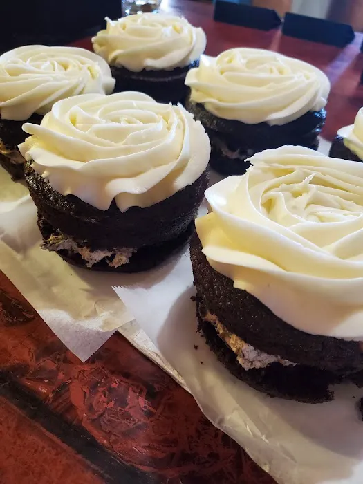 Cakes by B's Blue House Bakery Picture 3
