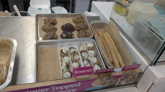 Cinnabon Picture 9