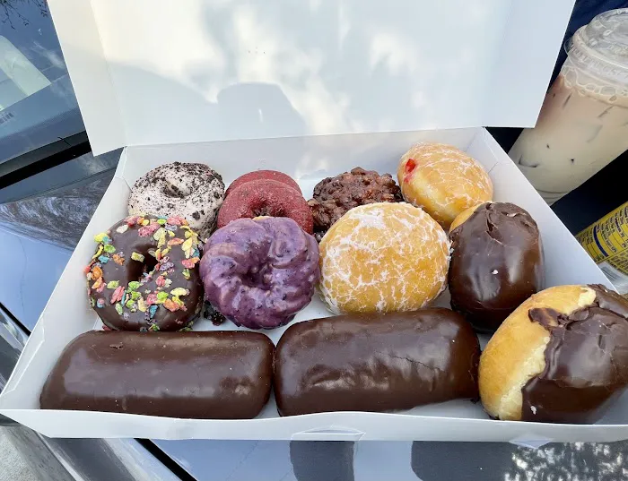 Rainbow Donuts & Deli Picture 6