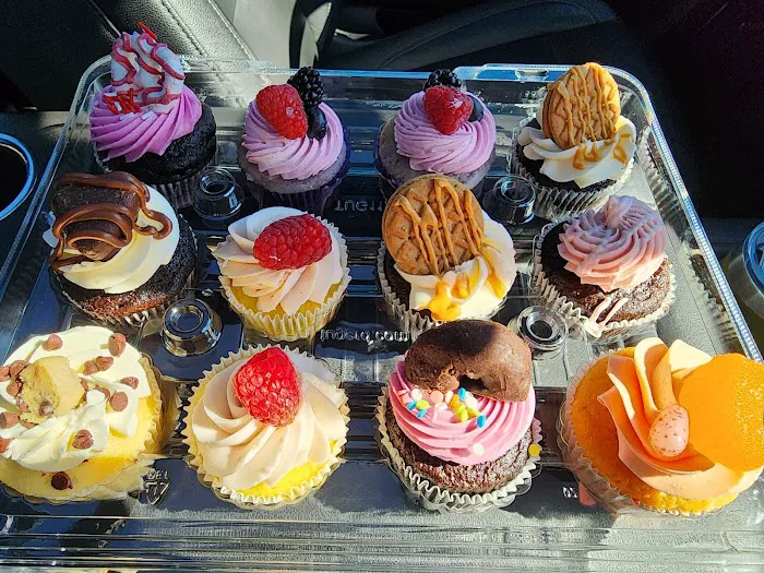KB Cakes Bakery Picture 3