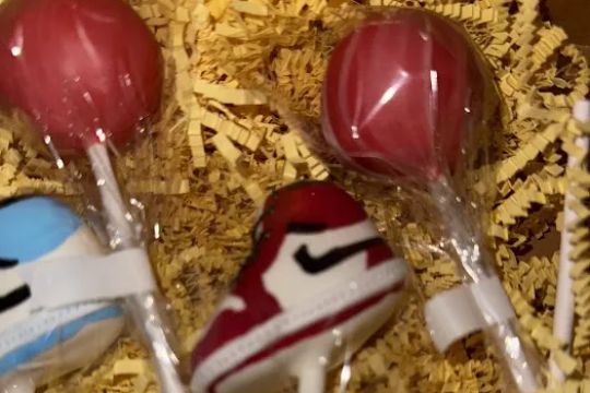 Dainty Cake Pops