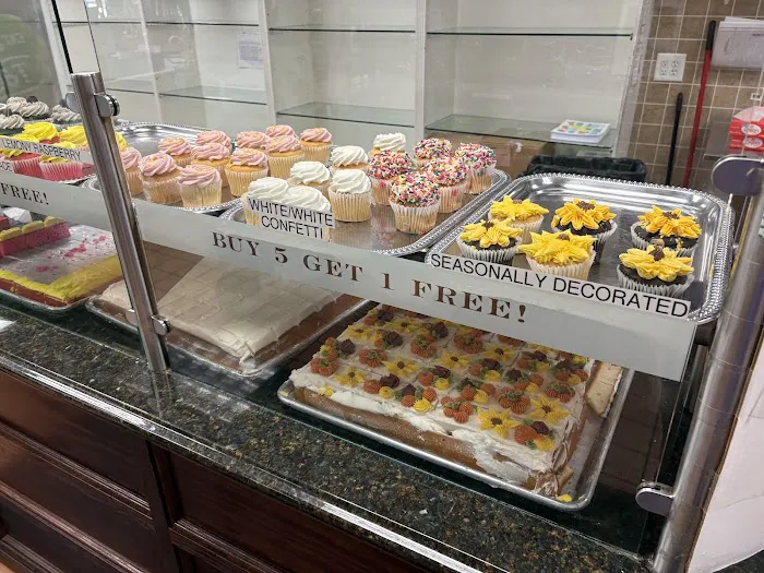 Dewey's Bakery Picture 8