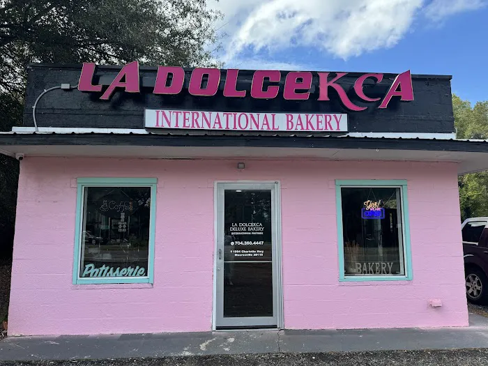 La Dolcekca Deluxe Bakery Picture 10