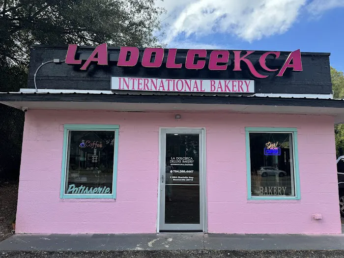 La Dolcekca Deluxe Bakery Picture 7