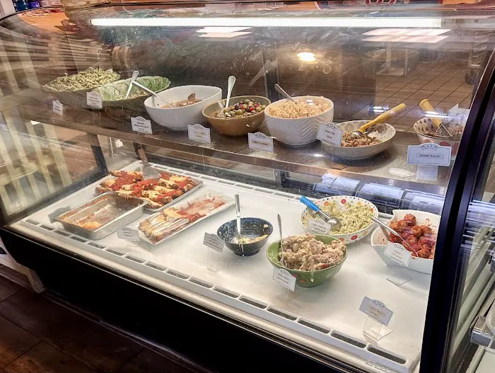 Dioli's Italian Market Picture 8