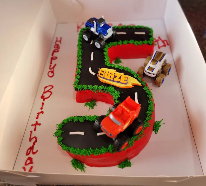 Sparkle City Cake Picture 9