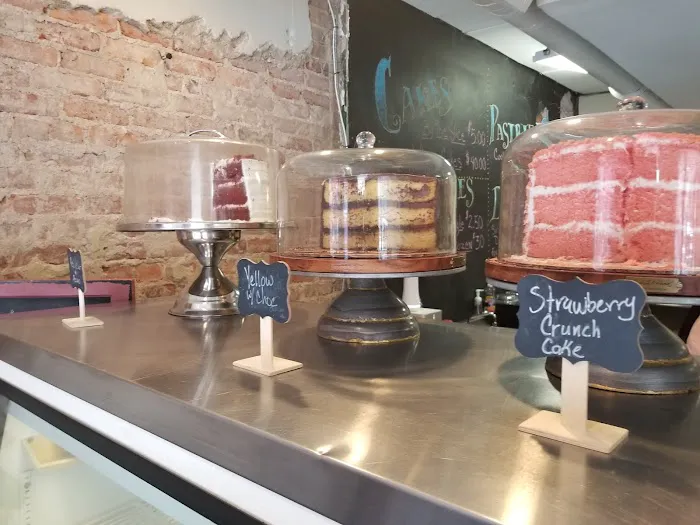3 Layers Cakery Picture 3