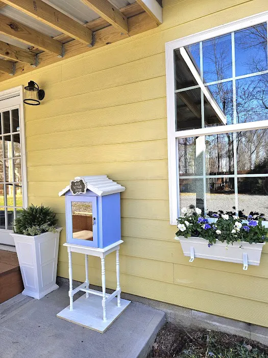 Blue Flower Cottage and Farm Picture 8
