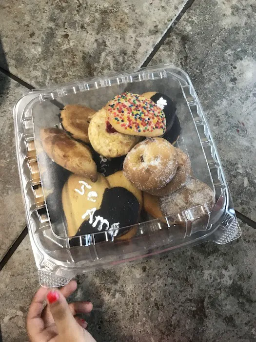 El Bolillo bakery Picture 3