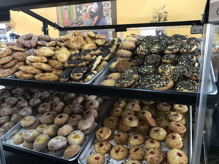 El Bolillo bakery Picture 4