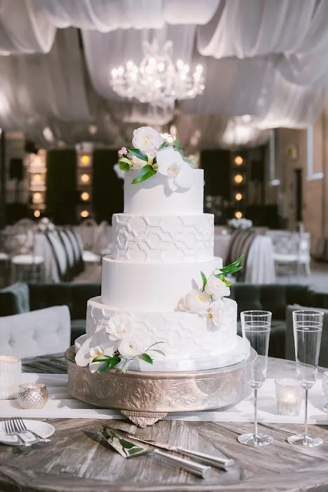 Couture Cakes of Greenville Picture 10
