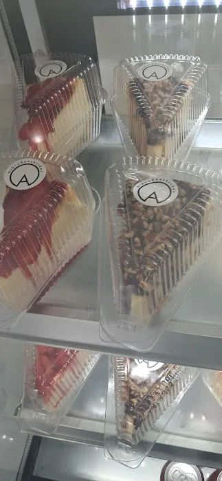 Mak & Cheesecakes Picture 2