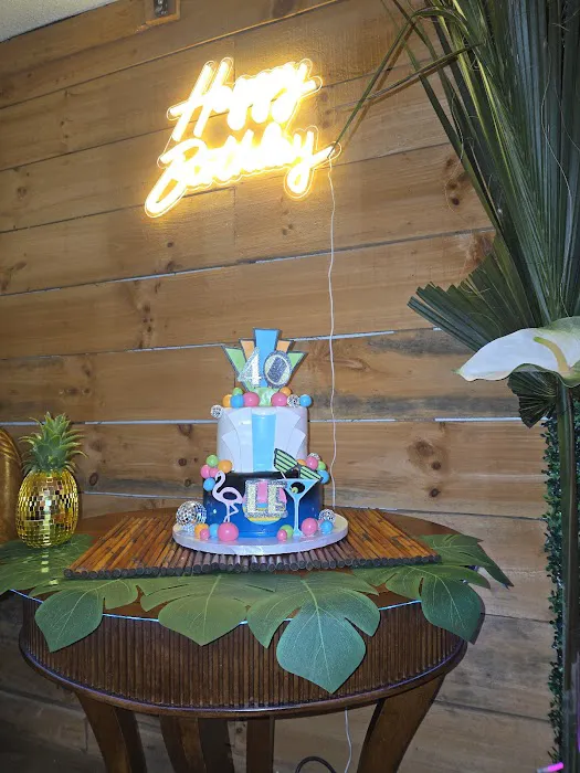 Holly's Cakes LLC Picture 1