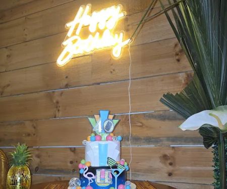 Holly's Cakes LLC