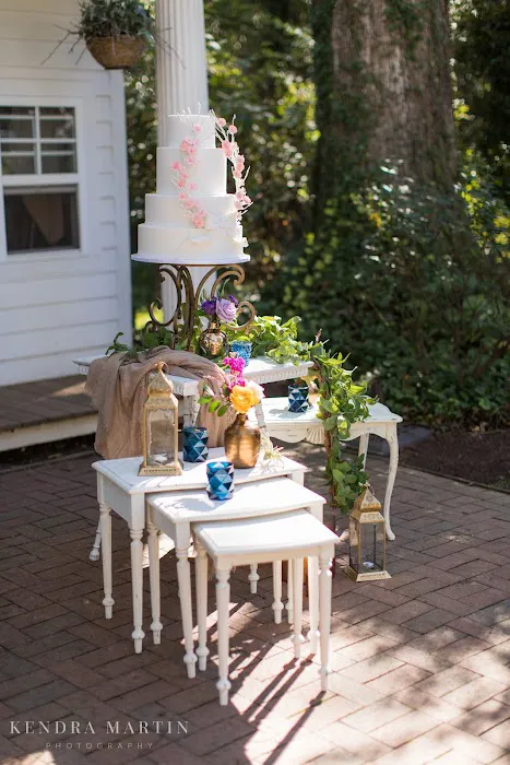 Holly's Cakes LLC Picture 6