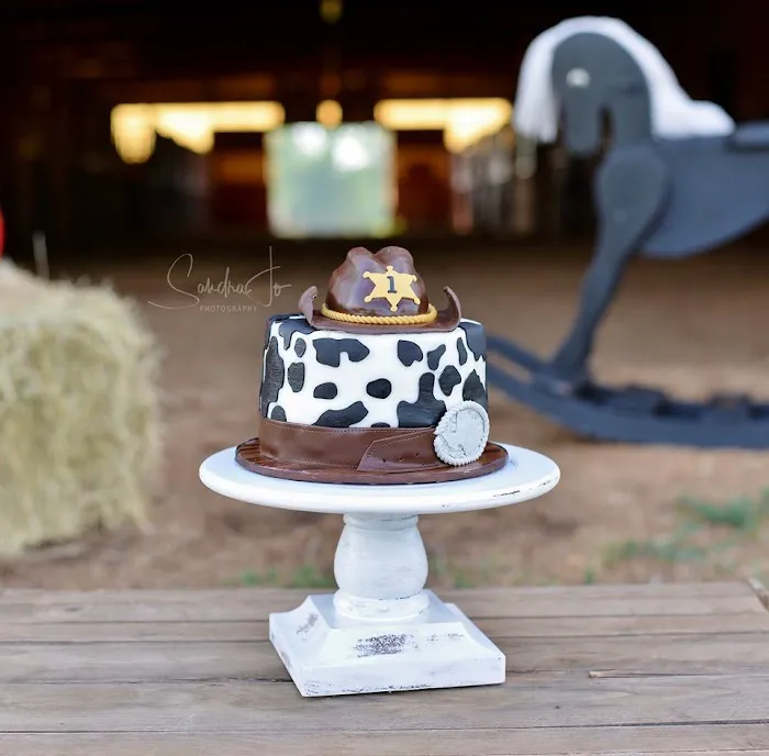 Holly's Cakes LLC Picture 2