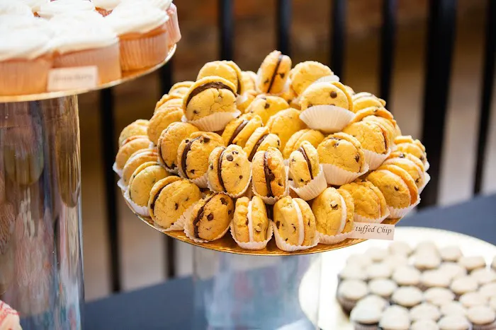 Holly's Cakes LLC Picture 9