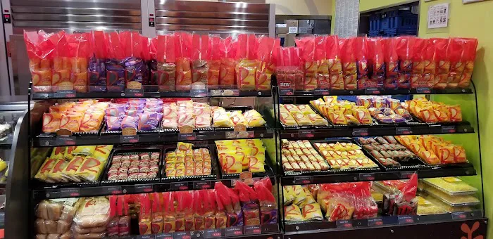 Red Ribbon Bakeshop Picture 10