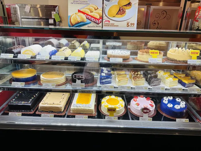 Red Ribbon Bakeshop Picture 9