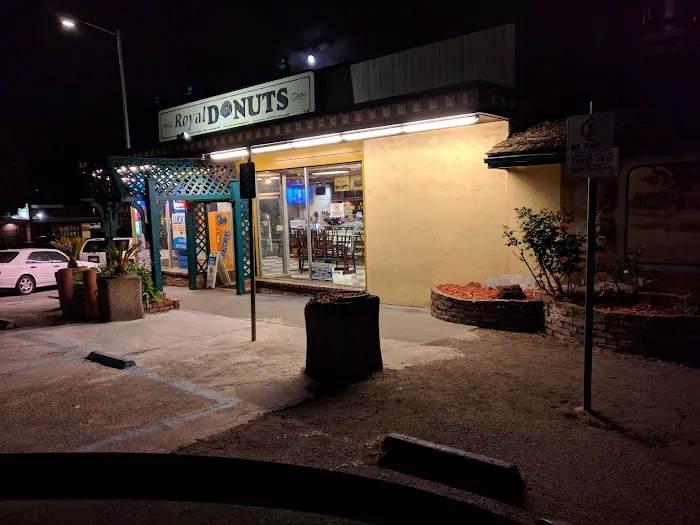 Royal Donut Shop Picture 3
