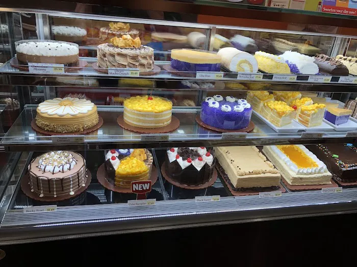 Red Ribbon Bakeshop Picture 2