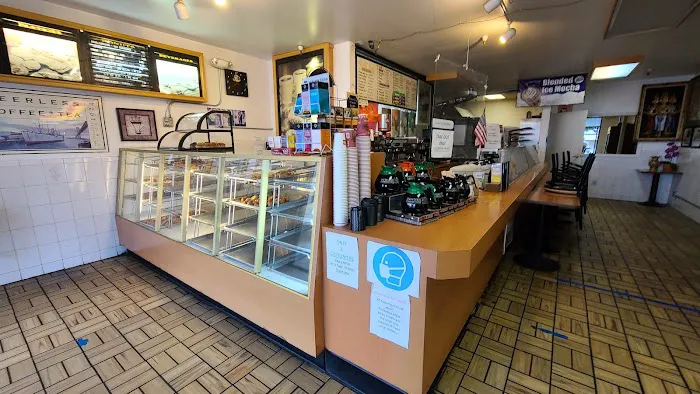 Royal Donut Shop Picture 4