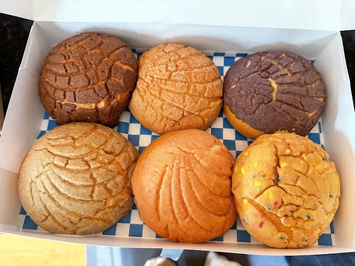 Florecita Panaderia Picture 3