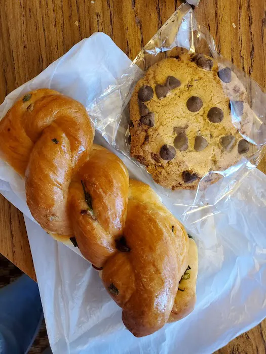 Golden Chariot Bakery & Restaurant Picture 5