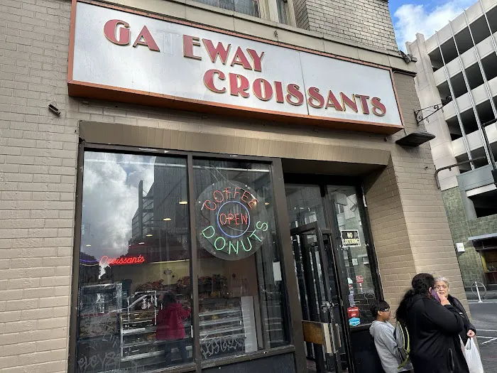 Gateway Croissant Picture 10