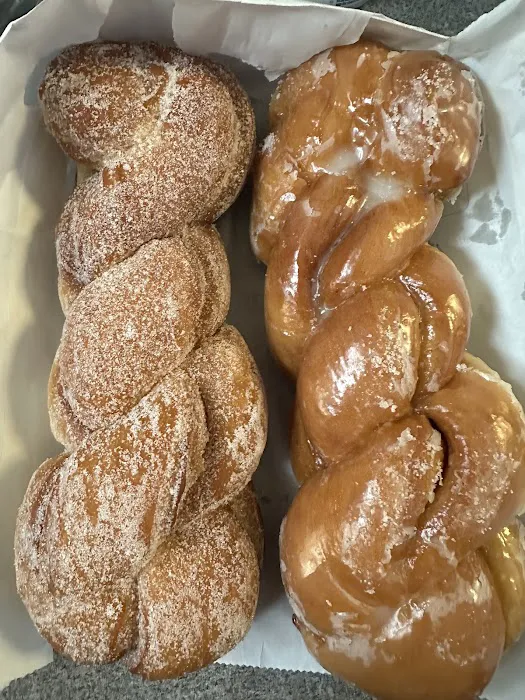 Golden Gate Donuts Picture 5