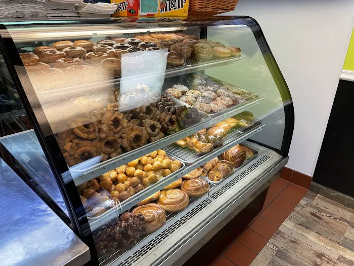 Golden Gate Donuts Picture 9