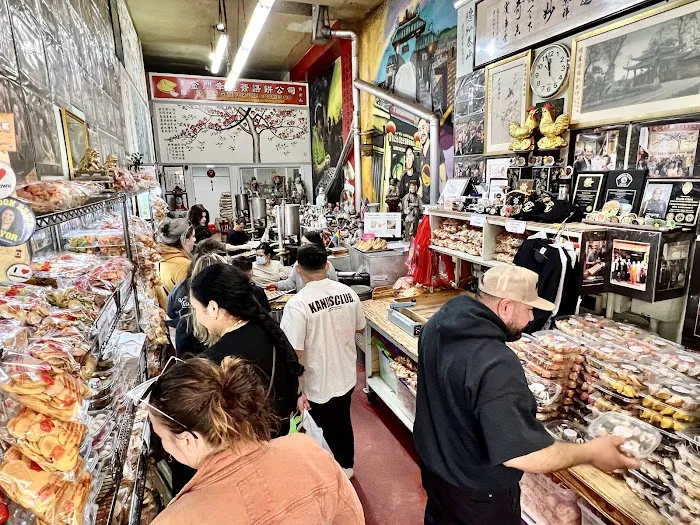 Golden Gate Fortune Cookie Factory Picture 4